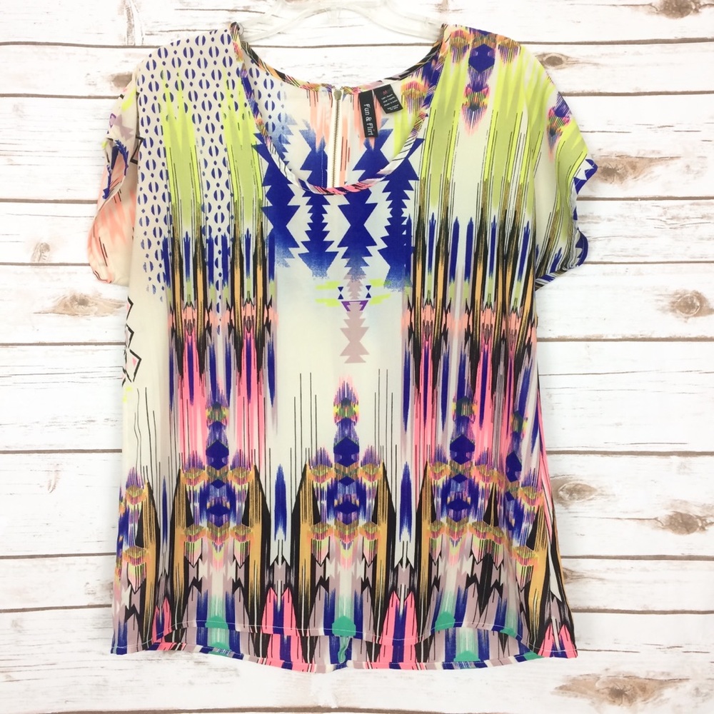 Fun & Flirt Top Womens Medium Colorful Aztec Print Short Sleeve‎